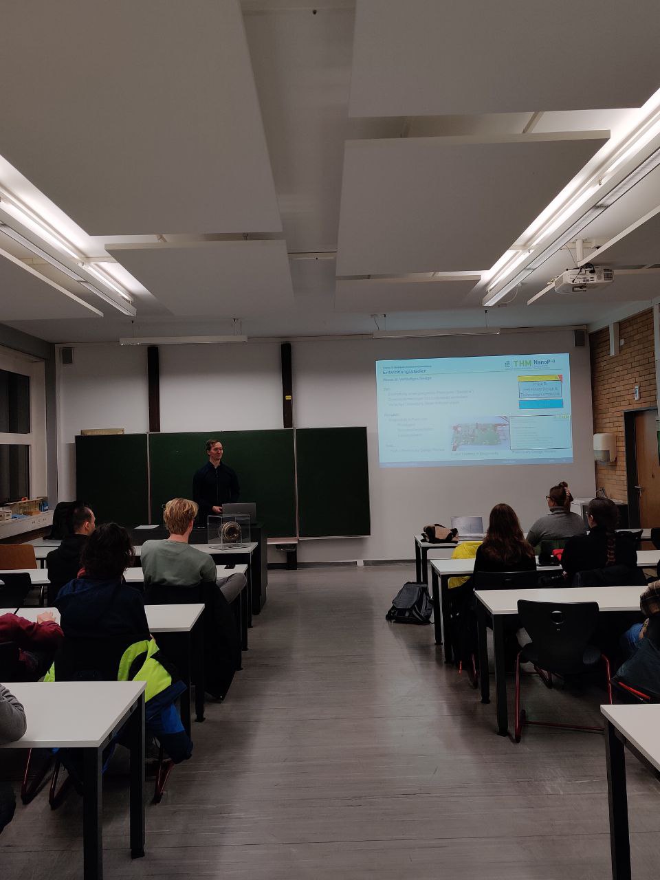 Präsentation der IEEE Student Branch Gießen – „Entwicklung von Radiofrequenz-Generatoren für Radiofrequenz-Ionentriebwerke“